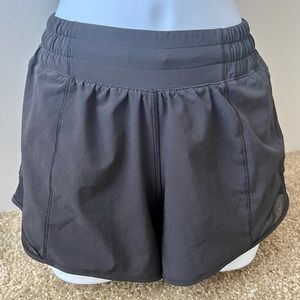Lululemon Hotty Hot Low-Rise Lined Short 4”